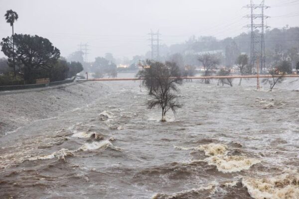 RIBUAN PENDUDUK CALIFORNIA TERPUTUS BEKALAN ELEKTRIK