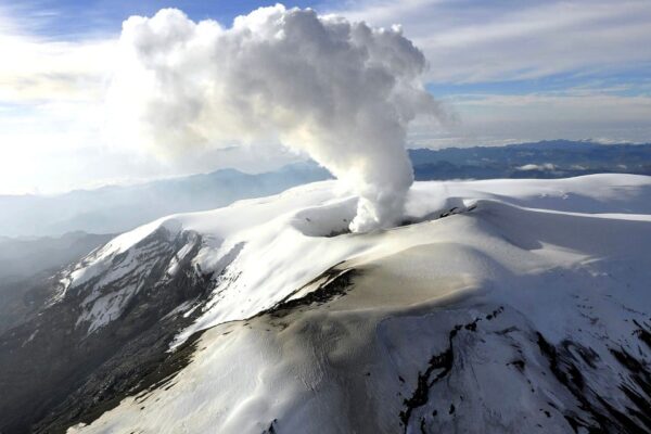 GUNUNG BERAPI ‘TELAN’ BANDAR DI COLOMBIA 38 TAHUN LALU KEMBALI AKTIF