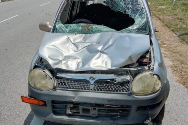 SEORANG DITIDURKAN, TIGA LAGI CEDERA DIREMPUH KERETA