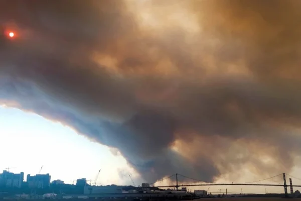 KEBAKARAN HUTAN DI KANADA TERUS MEREBAK KE HALIFAX