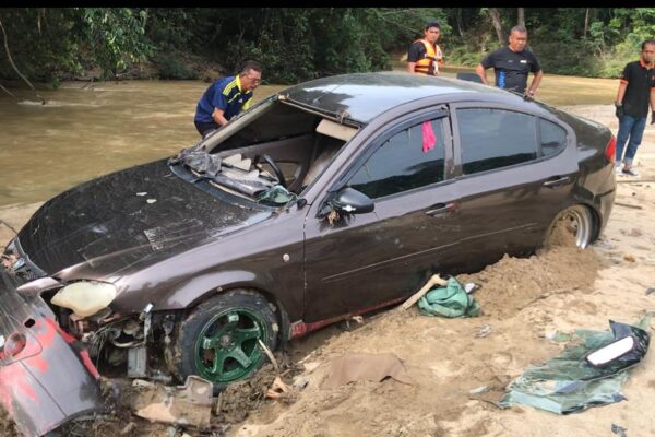 TRAGEDI KEPALA AIR DI KEMAMAM