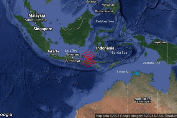 GEMPA BUMI KUAT DI LAUT BALI