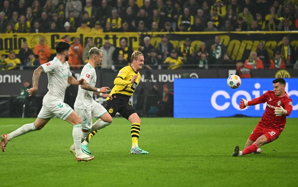 BRANDT JULANG DORTMUND KE PUNCAK BUNDESLIGA