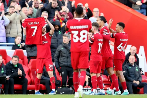 LIVERPOOL MUDAH TEWASKAN FOREST 3-0