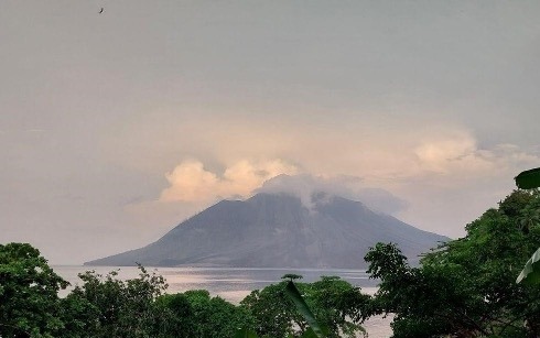 LETUSAN GUNUNG RUANG JEJASKAN RIBUAN RUMAH DI SULAWESI UTARA