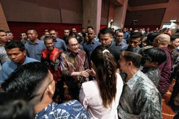 ‘BANGUN DARI KEMALASAN DAN ‘TIDUR’, HENTIKAN PERBALAHAN – ANWAR