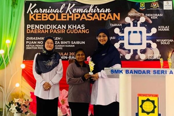 SPEED SKOMAS UNGGUL JUARA DEKLAMASI SAJAK KEBOLEHPASARAN PENDIDIKAN KHAS