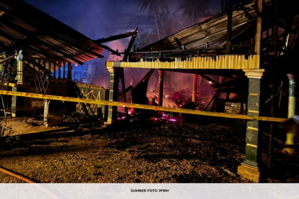 REMAJA OKU MELECUR TANGAN DALAM KEJADIAN KEBAKARAN RUMAH