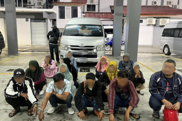 JIM TAHAN PATI GUNA VAN ‘ROAD TOUR’ DI LALUAN PEJALAN KAKI