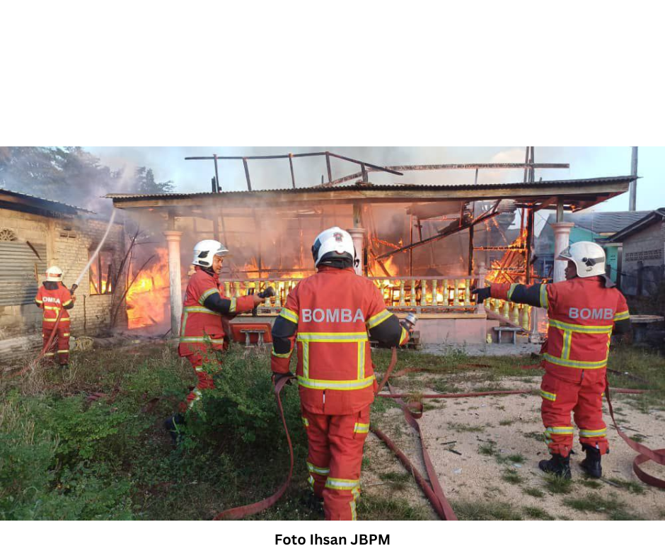 DUA RUMAH SEPARUH KEKAL TERBAKAR DI TUMPAT