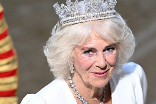 PERMAISURI BRITAIN CAMILLA ALAMI JANGKITAN DI DADA